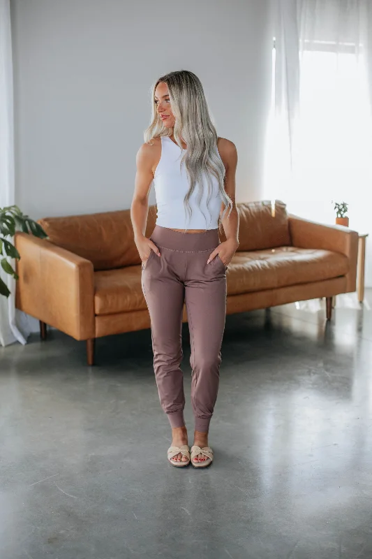 Vintage-Inspired Women's Apparel Xander Active Joggers - Mocha