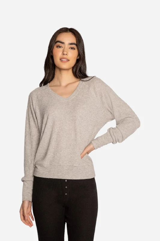 Chic Women's Outfit PJ Salvage Textured Essentials Long Sleeve Top in Heather Grey