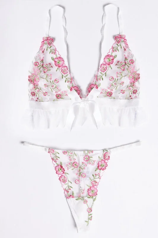 Women's Layered Outfit White Flower Embroidery Lingerie Set