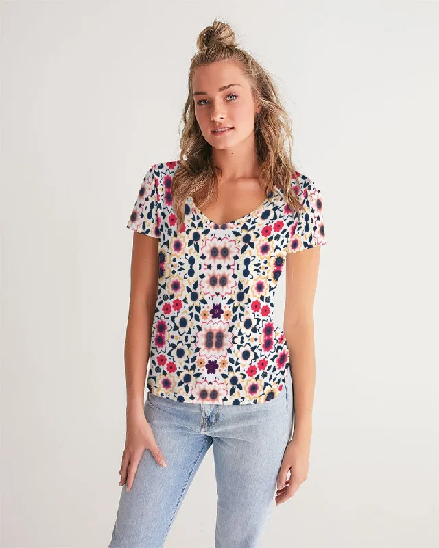 Women's Outerwear Clothing Abstract flower pattern Women's All-Over Print V-Neck Tee